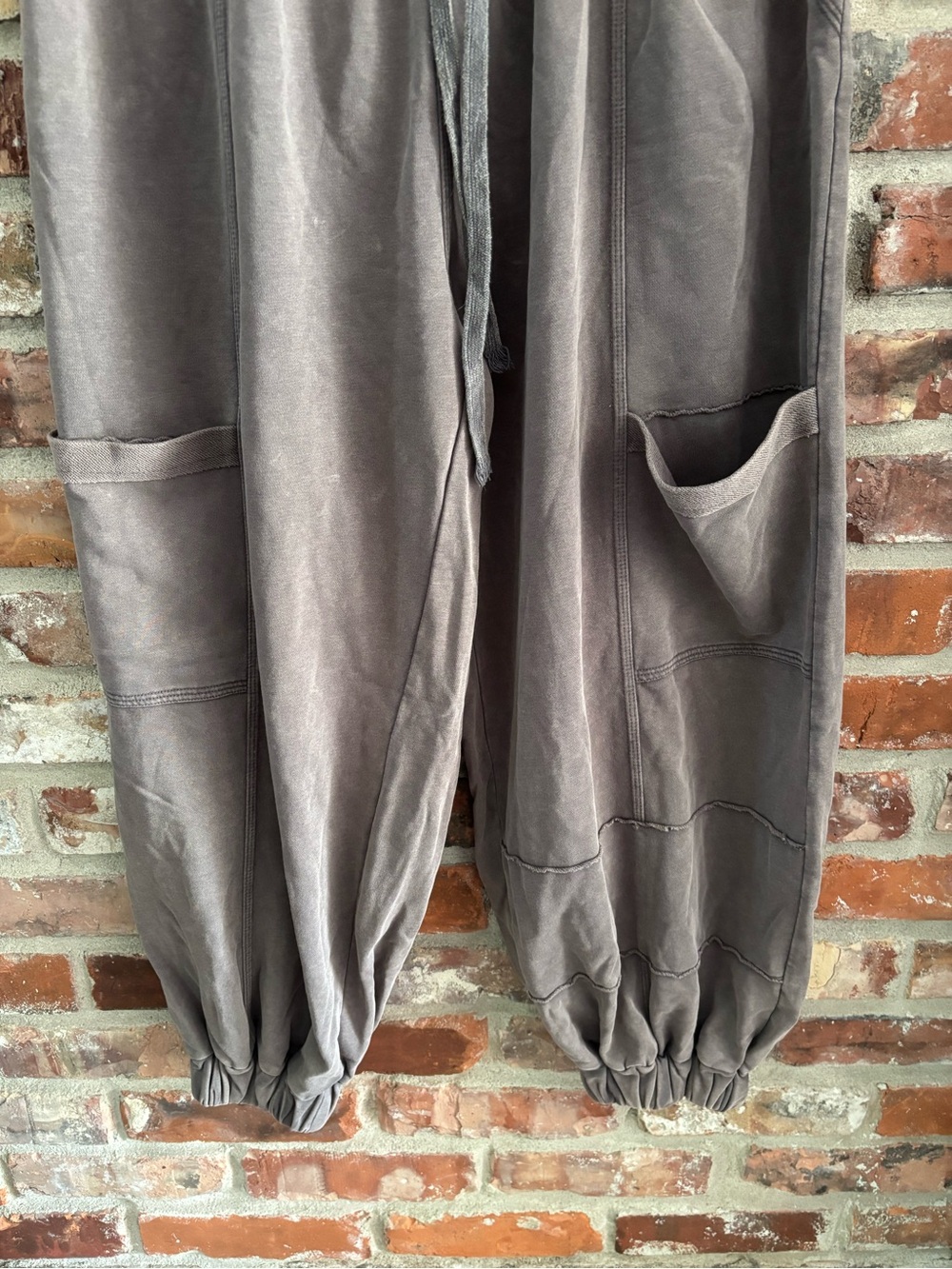 Oli & Hali Mineral Wash True To You Jogger Pants, M - Picture 5 of 8